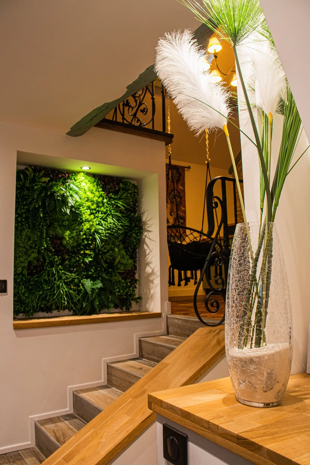 Entrée avec plantes et cadre végétal