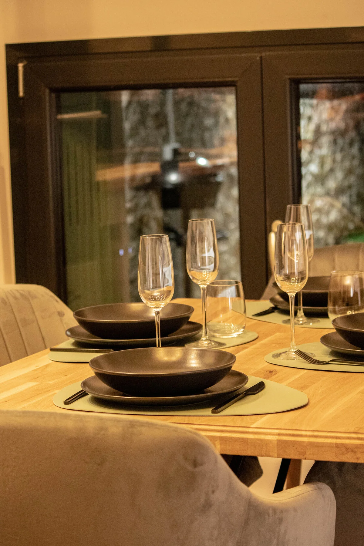 Vaisselle premium sur table dressée